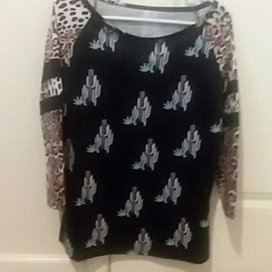 Three quarter length cactus leopard top